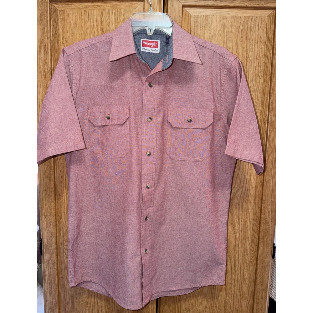 Vintage Men's Wrangler Short Sleeve Button Down Collared Shirt w/Pockets - Small